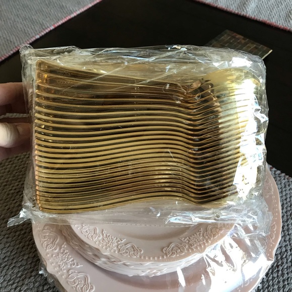 Fine Plastic Tableware - Picture 4 of 6